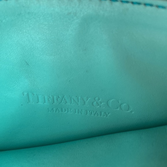 Tiffany & Co.Chocolate Brown Leather (Reversible) Shoulder. Preowned. Beautiful - Picture 13 of 15